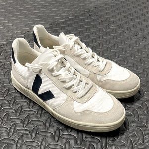 Veja V-10 Sneaker (Men 11)